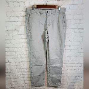Men's Tommy Hilfiger "Tailored Fit" chino pants, size 36